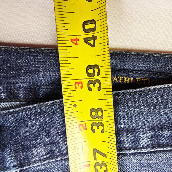 Lucky Brand Size 32X30 Mens 410 Athletic Fit Blue Denim 5 Pocket Logo Tag Jeans - Picture 7 of 11